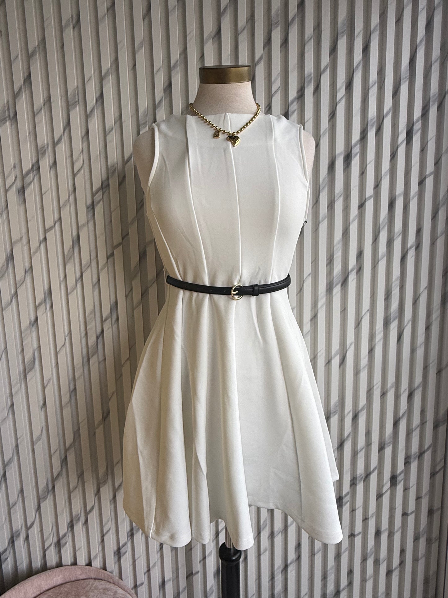 Vestido Ivory Grace con Cinturón